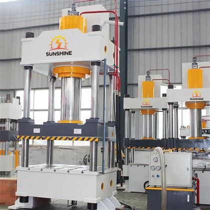 Hydraulisk presse til dannelse af lækageplader